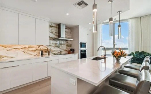 Apartment with ocean view